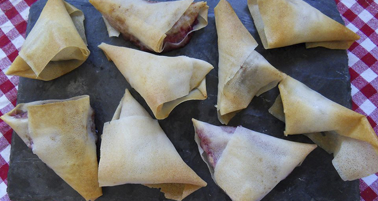 Farcellets de butifarra amb fruita dolça