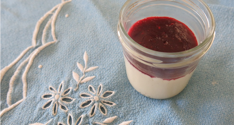 Pannacota amb salsa de fruits del bosc